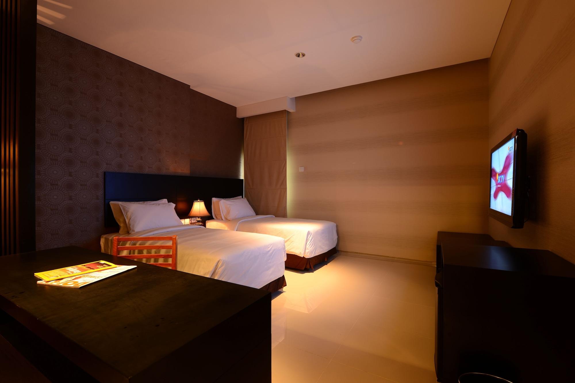 Emilia Hotel By Amazing - Palembang Exterior photo