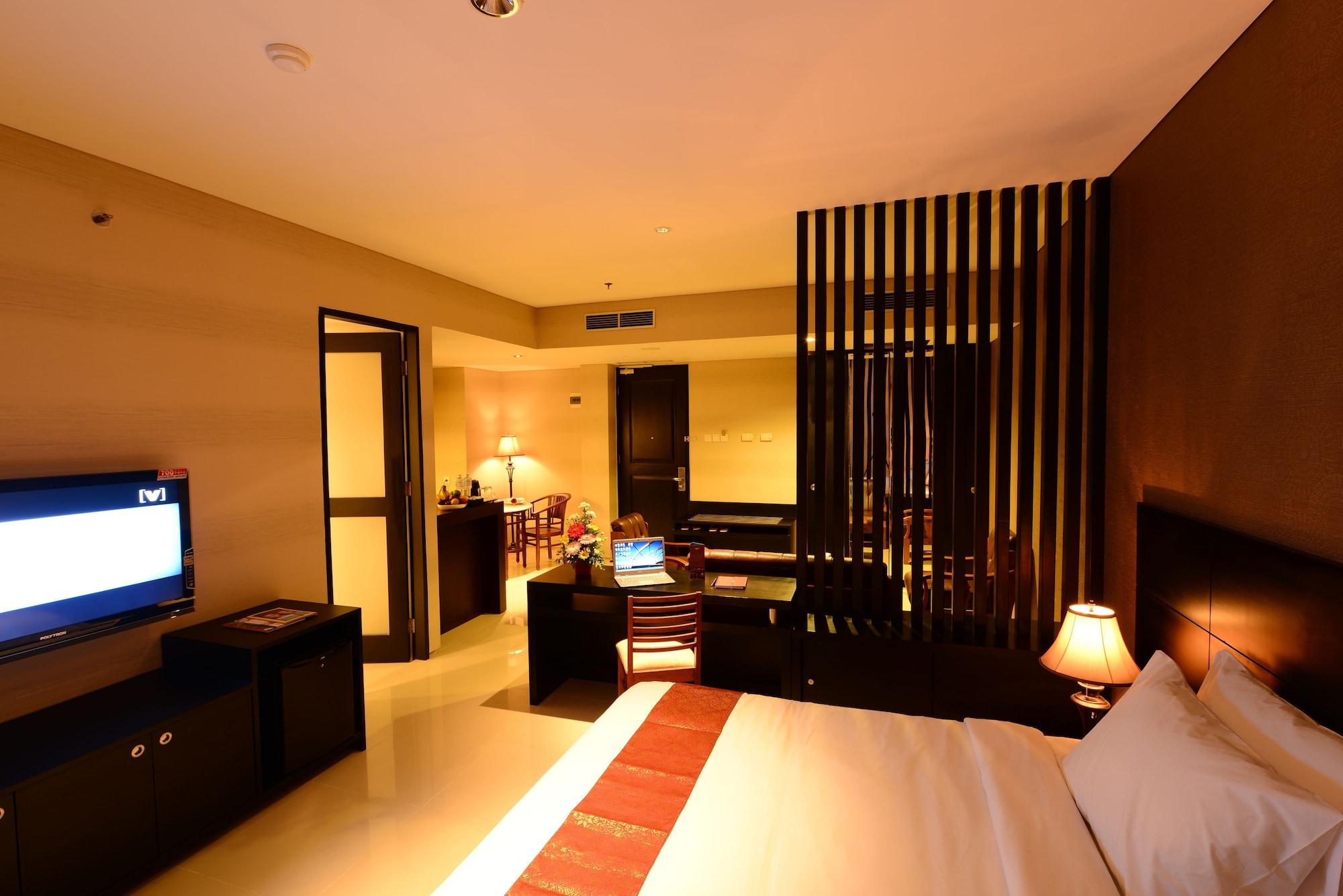 Emilia Hotel By Amazing - Palembang Exterior photo