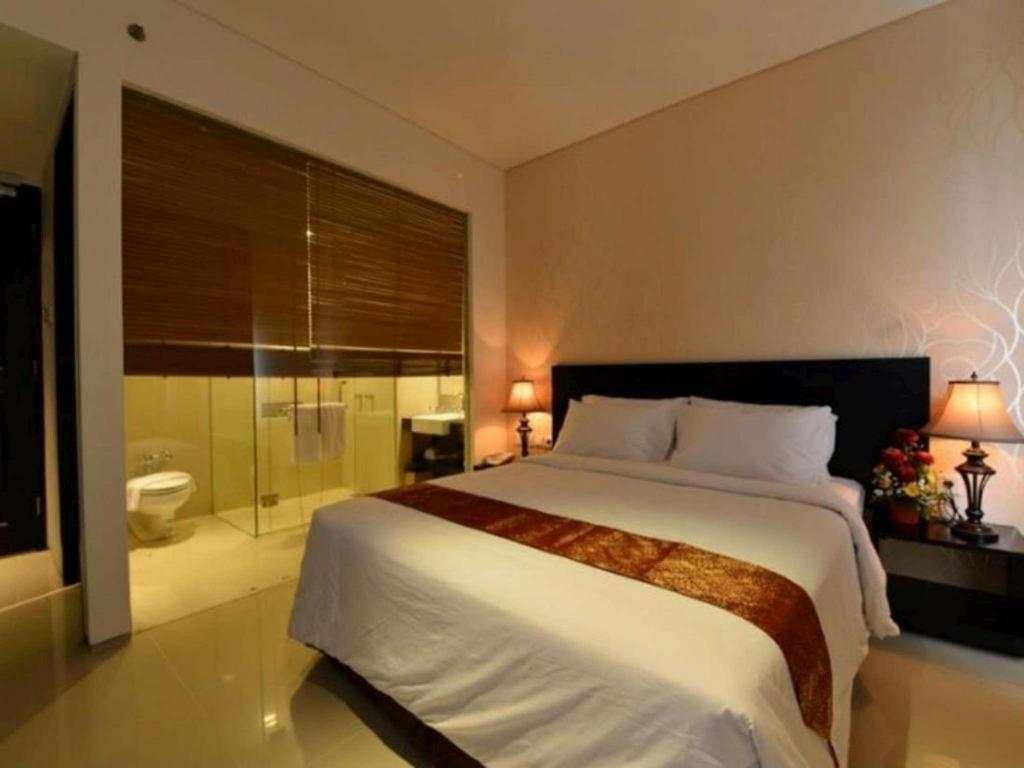 Emilia Hotel By Amazing - Palembang Exterior photo