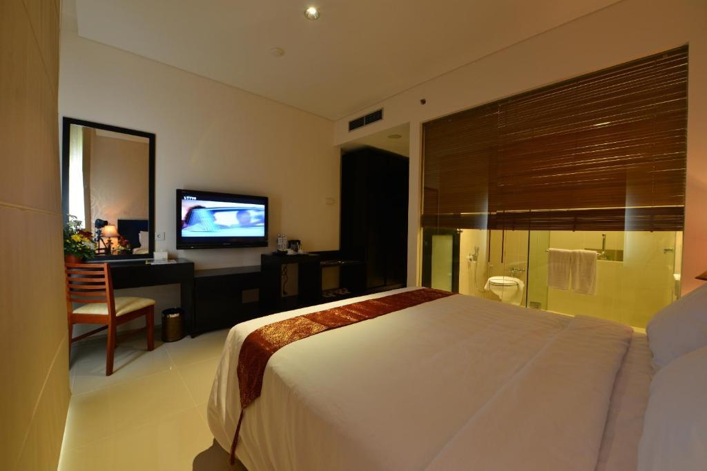 Emilia Hotel By Amazing - Palembang Room photo
