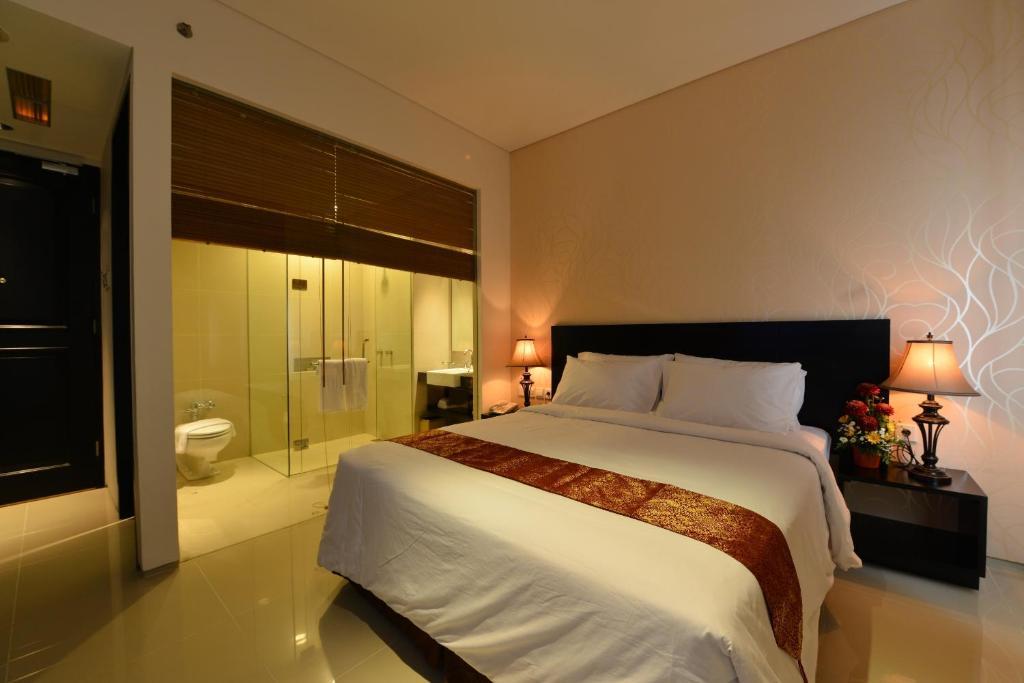 Emilia Hotel By Amazing - Palembang Room photo