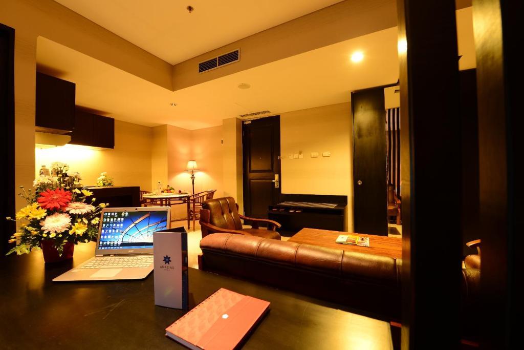 Emilia Hotel By Amazing - Palembang Room photo