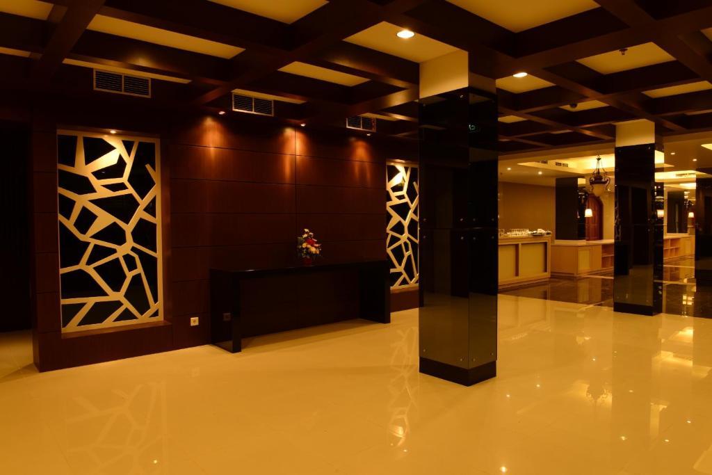 Emilia Hotel By Amazing - Palembang Exterior photo
