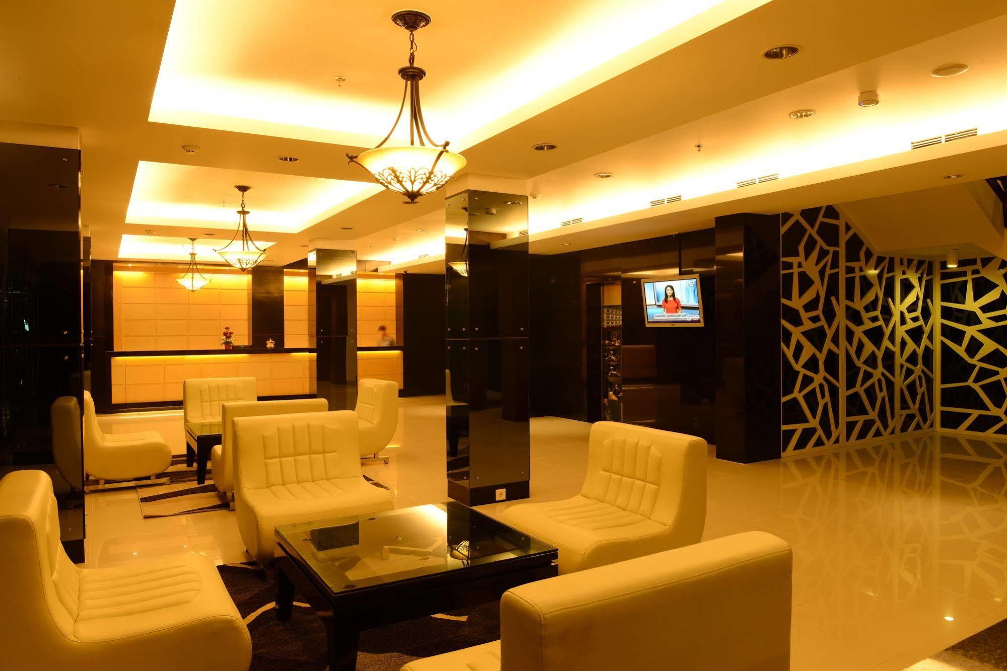 Emilia Hotel By Amazing - Palembang Exterior photo